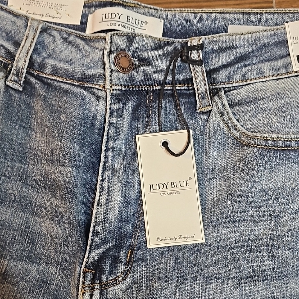 NWT Judy Blue Distressed Boyfriend Jeans - Picture 2 of 4